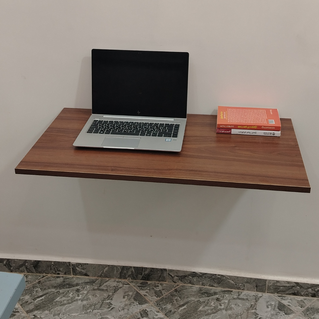 مكتب حائطي موفّر للمساحة .