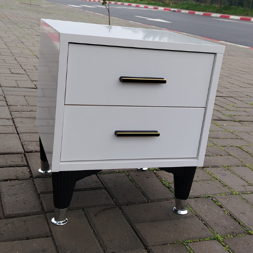 طاولة جانبية أنيقة وعملية لغرفة نومك