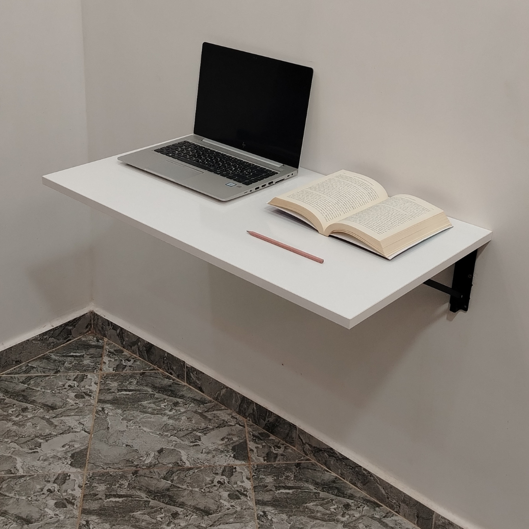 مكتب حائطي موفّر للمساحة .
