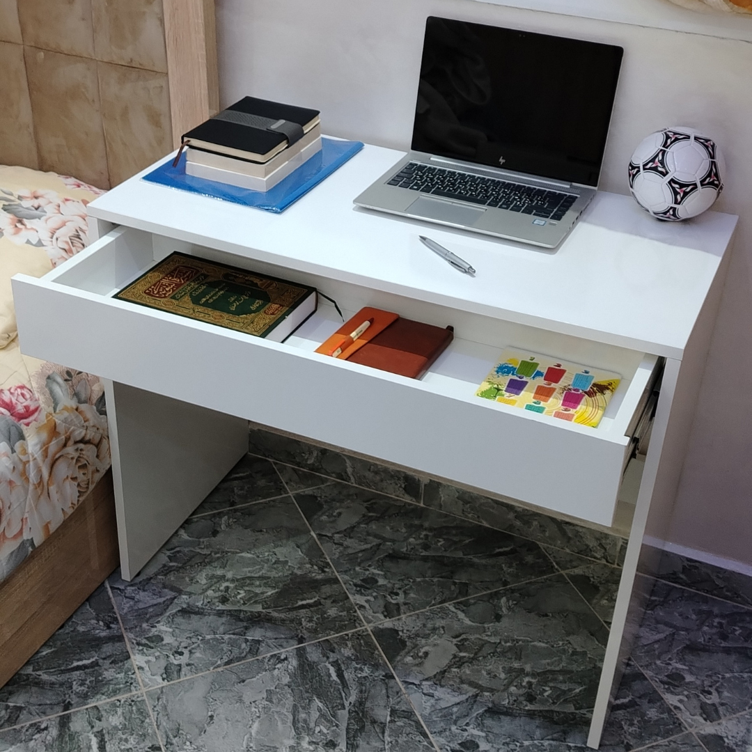 مكتب MDF أنيق بخزّان عملي